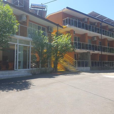 Hotel Maria Kiten  Bagian luar foto