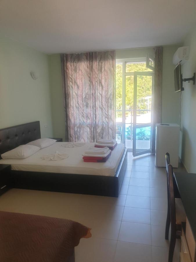 Hotel Maria Kiten  Bagian luar foto