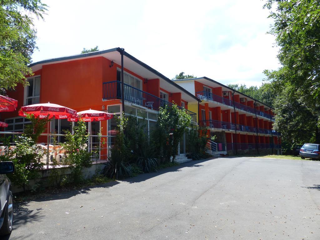 Hotel Maria Kiten  Bagian luar foto